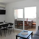Vanda Seafront Fantastic דירה *